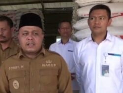 Wabup Robby Melakukan Pengecekan Beras Pangan Bantuan Langsung Ke Bulog Kuala Tungkal