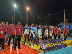 Wakil Bupati Tanjung Jabung Timur Hadiri Pembukaan Bola Volly, Piala GEGER CUP di Desa Pandan Makmur